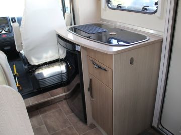 Bürstner BUT569 Nexxo T569 | Vast Bed | Kleine Camper| Elektrische Trap| Douche| Frans Bed